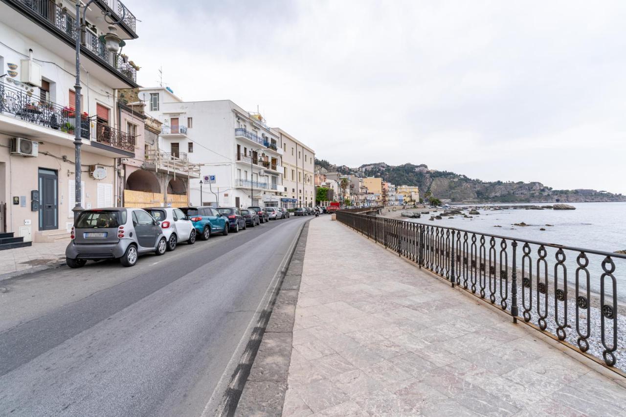 Giardini Naxos Lovely Flat In Front Of The Beach 外观 照片